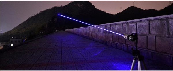 Laser Outil très puissant et pratique 10000mw qui coupe découpe brûle